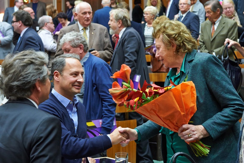 v.li. Klubobmann Andreas Schieder (S), Zeitzeugin und Widerstandskämpferin Käthe Sasso