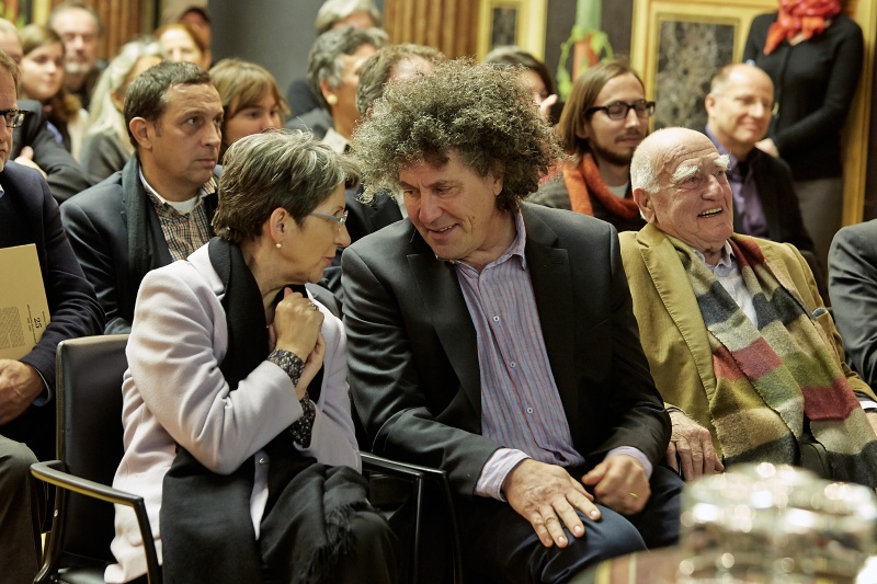 Nationalratspräsidentin Barbara Prammer (S) im Gespräch mit Fotograf Matthias Cremer