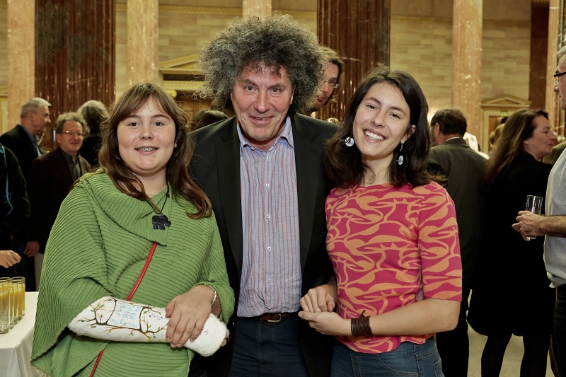 Fotograf Matthias Cremer mit seinen beiden Töchtern