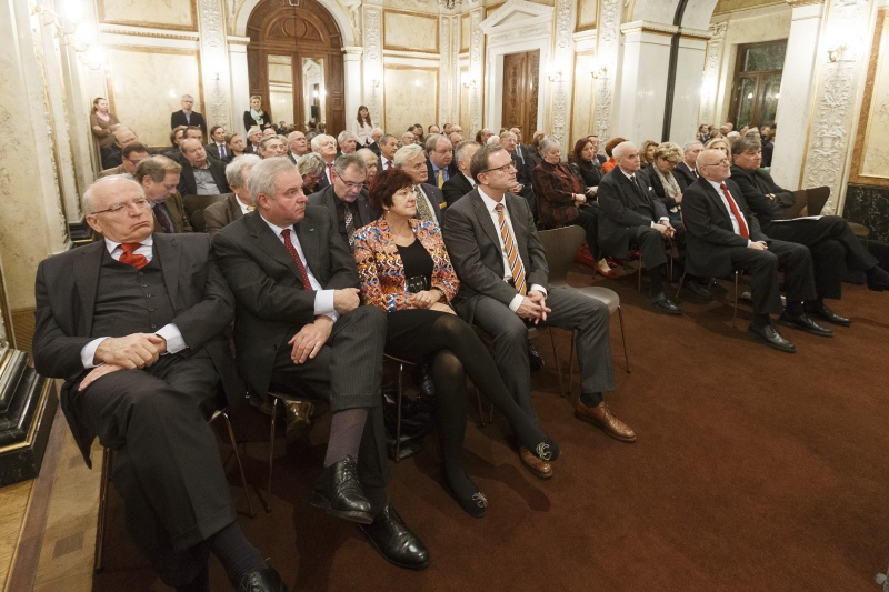 Blick in Richtung VeranstaltungsteilnehmerInnen, 1. Reihe v.li.: Nationalbankpräsident Claus Raidl, Landeshauptmannstv. Steiermark Hermann Schützenhoefer, Bundesratsvizepräsidentin Susanne Kurz, Zweiter Nationalratspräsident Karlheinz Kopf, Bundesratspräsident Reinhard Todt und Bundesratspräsident a.D. Herwig Hösele