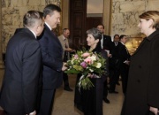 Der Staatspräsident der Ukraine Viktor Janukowytsch (2.v.li.) wird durch Nationalratspräsidentin Barbara Prammer (S) begrüßt