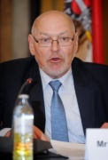 Bundesratspräsident Reinhard Todt (S) am Wort