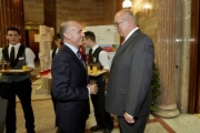 Verteidiungsminister Gerald Klug begrüßt durch den amtsführenden Vorsitzenden Walter Seledec