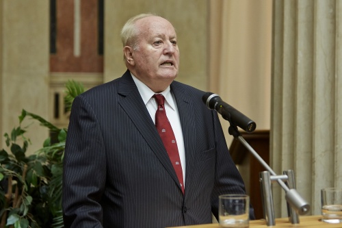Der Präsident der Parlamentarischen Bundesheerkommission Anton Gaál bei der Begrüßungsansprache