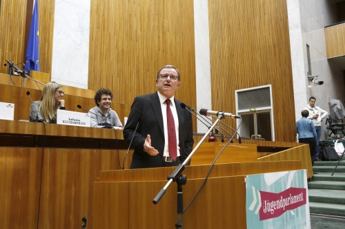 Der 2. Nationalratspräsident Karlheinz Kopf (V) am Rednerpult