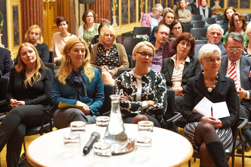 v.li.: Schauspielerin und Autorin Elke Hagen, Chefredakteurin Regionalmedien Austria Moderatorin Karin Strobl, Nationalratsabgeordnete Angelika Rosa Mlinar (N), Geschäftsführerin Autonome Österreichische Frauenhäuser Maria Rösslhumer