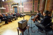 Musik-Duo Clara Luzia, Blick Richtung VeranstaltungsteilnehmerInnen