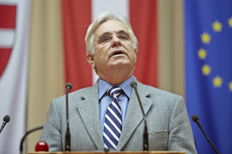 Institut für Tourismusforschung Peter Zellmann am Rednerpult