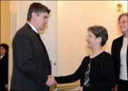 v.li.: Der kroatische Premierminister Zoran Milanovic begrüßt Nationalratspräsidentin Barbara Prammer (S)