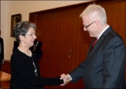 v.re.: Der Kroatische Staatspräsident Ivo Josipović begrüßt Nationalratspräsidentin Barbara Prammer (S)