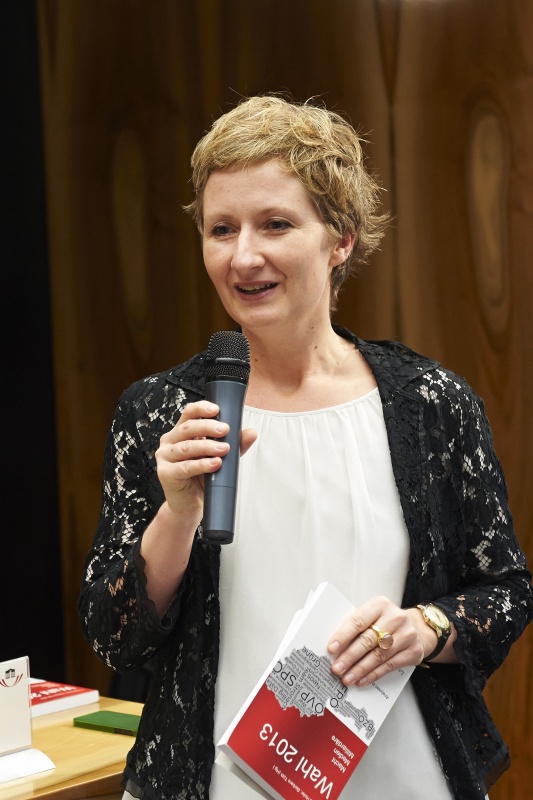 Begrüßung durch die Herausgeberin des Sammelbandes 'Wahl 2013' Barbara Toth