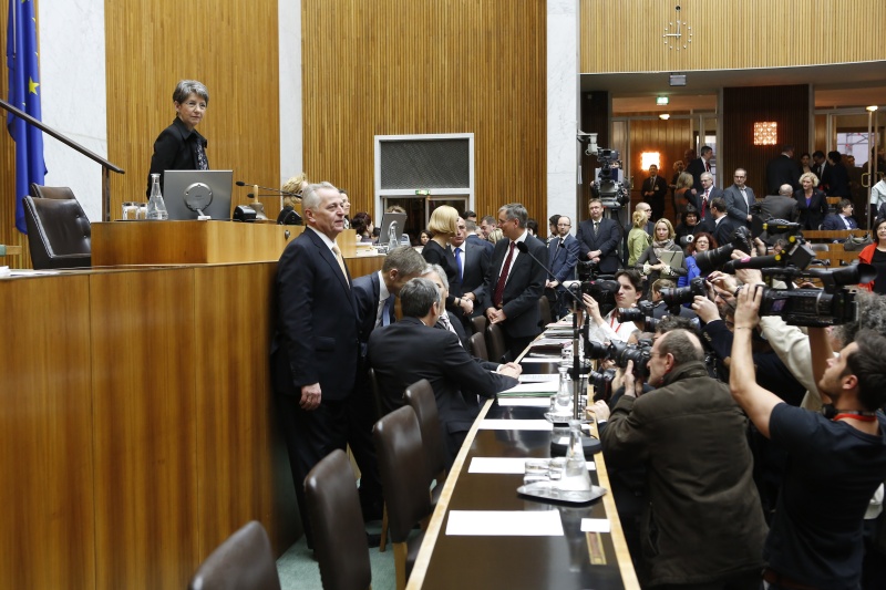 Vizekanzler Michael Spindelegger und Bundeskanzler Werner Faymann mit Medienvertretern