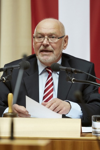 Bundesratspräsident Reinhard Todt (S) am Präsidium