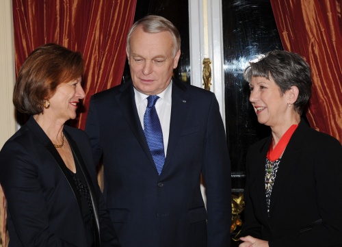 v.li.: Brigitte Ayrault, Premierminister Jean-Marc Ayrault und Nationalratspräsidentin Barbara Prammer (S) im Gespräch
