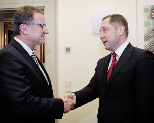 v.li.: Der Zweite Nationalratspräsident Karlheinz Kopf (V) begrüßt den georgischen Staatsminister für Europäische und Euroatlantische Integration Aleksi Petriashvili