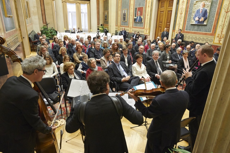 Blick Richtung VeranstaltungsteilnehmerInnen. Musikalische Umrahmung durch das Ensemble Klesmer Wien