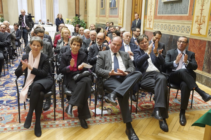 Blick Richtung VeranstaltungsteilnehmerInnen. Erste Reihe v.li. Nationalratspräsidentin Barbara Prammer (S), 
Israelische Gesandte Galit Ronen, Botschafter der Republik Ungarn S.E. Vince Szalay-Bobrovniczky, Präsident des Bundesrates a.D. Herwig Hösele und der Botschafter des Staates Israel S.E. Zvi Heifetz