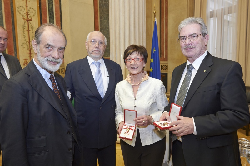 v.li. Veranstaltungsteilnehmer, Generalsekretär IKG Raimund Fastenbauer, Generalsekretärin der Österreichischen Freunde von Yad Vashehm Ulrike Schuster und Vorsitzender der Österreichischen Freunde von Yad Vashem Günther Schuster