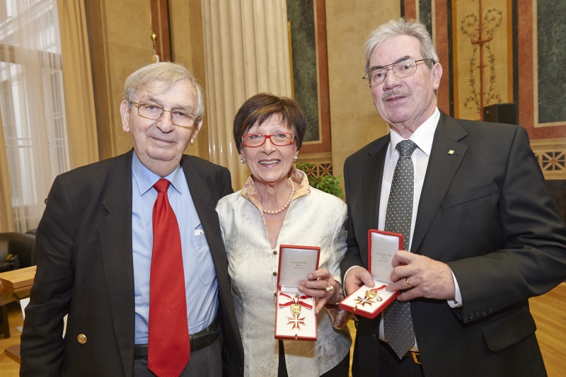 v.li. Publizist Ari Rath, Generalsekretärin der Österreichischen Freunde von Yad Vashem Ulrike Schuster und Vorsitzender der Österreichischen Freunde von Yad Vashem Günther Schuster