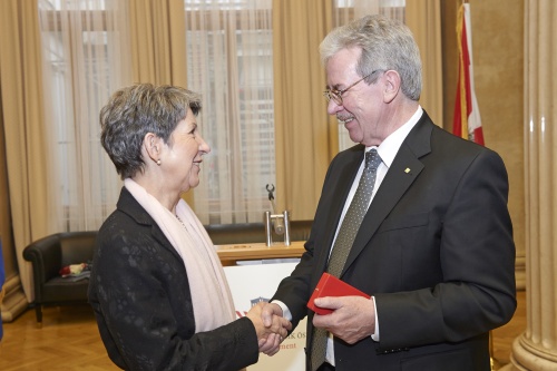 v.li. Nationalratspräsidentin Barbara Prammer (S) udn der Vorsitzende der Österreichischen Freunde von Yad Vashem Günther Schuster