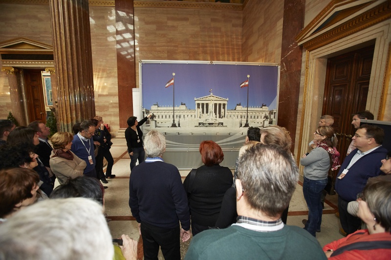 Gäste aus Lustenau während ihrer Führung durch das Parlamentsgebäude