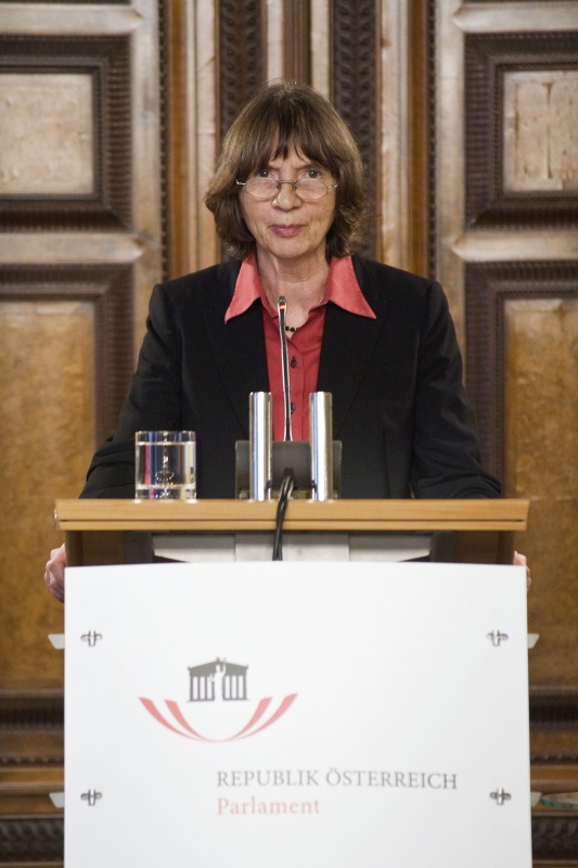 Aleida Asssmann bei ihrem Vortrag