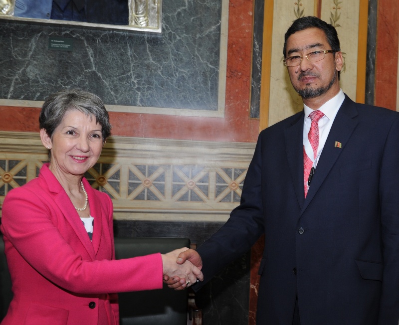 v.li. Nationalratspräsidentin Barbara Prammer (S) und Abdul Rauf Ibrahimi