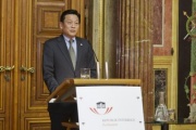 Präsident des Überseechinesenkomitees der ÖGCF Lin Yunlong  am Rednerpult