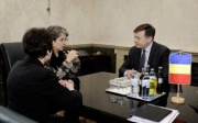 v.li.: Nationalratspräsidentin Barbara Prammer (2.v.li., S) und der Präsident des rumänischen Senats Crin Antonescu bei der Aussprache