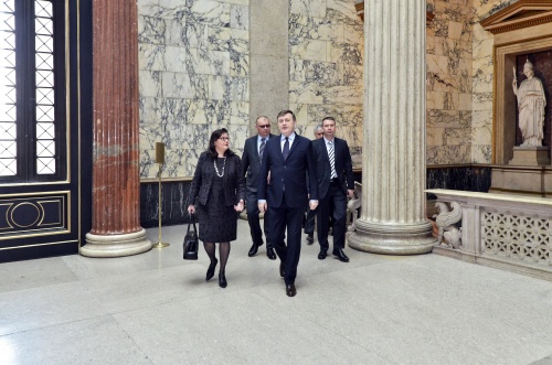 Rumänische Delegation mit dem Präsidenten des rumänischen Senats Crin Antonescu (2.v.re.)
