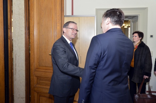 v.li.: Der Zweite Nationalratspräsident Karlheinz Kopf (V) begrüßt den Präsidenten des rumänischen Senats Crin Antonescu