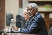 v.li.: Moderator Wolfgang Schüssel und der frühere UNO-Generalsekretaer Kofi Annan