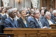 v.li.: Der frühere UNO-Generalsekretär Kofi Annan, Nane Annan und Zweiter Nationalratspräsident Karlheinz Kopf