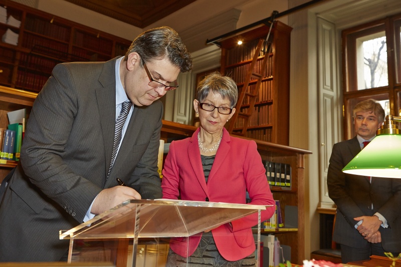 v.li.: Präsident der Israelitischen Kultusgemeinde Oskar Deutsch und Nationalratspräsidentin Barbara Prammer