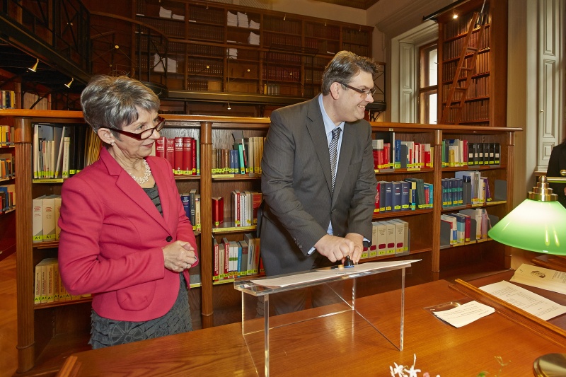 v.li.: Nationalratspräsidentin Barbara Prammer und der Präsident der Israelitischen Kultusgemeinde Oskar Deutsch
