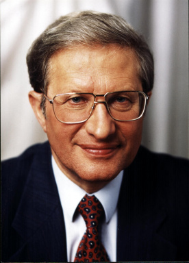 Portraitfoto von Franz Hums