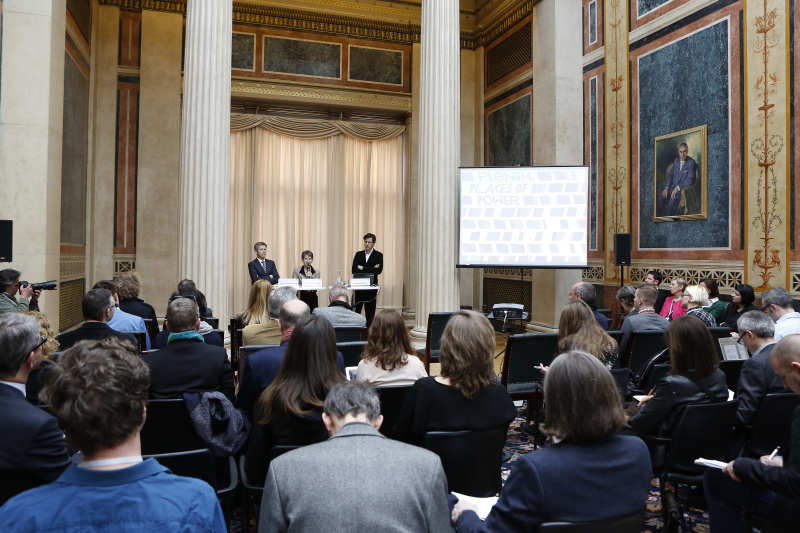 v.li.: Kanzleramtsminister Josef Ostermayer, Nationalratspräsidentin Barbara Prammer und Ausstellungskurator und Kommissär Christian Kühn