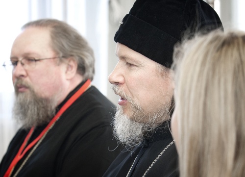 v.li: der Russische Erzbischofs Vladimir Tyschuk und SE Erzbischof Mark von Egor'evsk bei der Aussprache