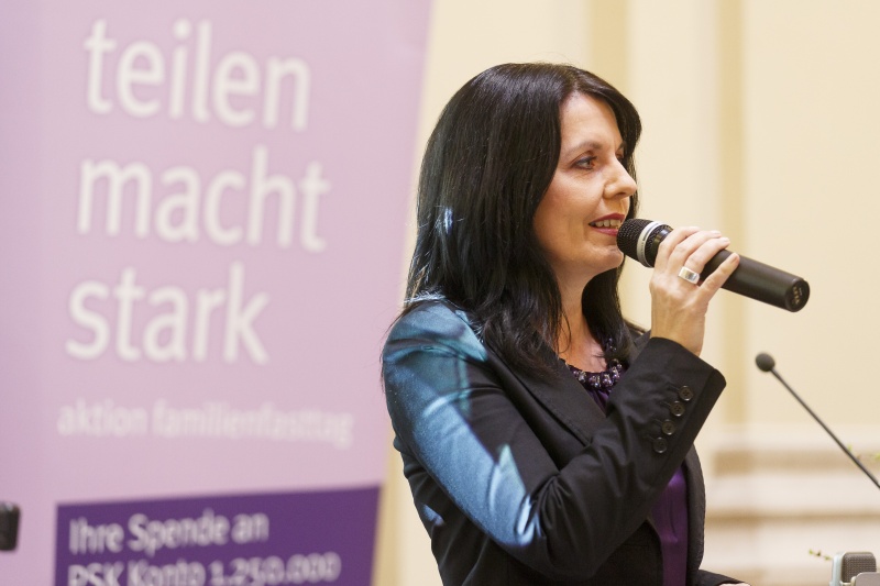 Moderatorin Sylvia Reim am Wort