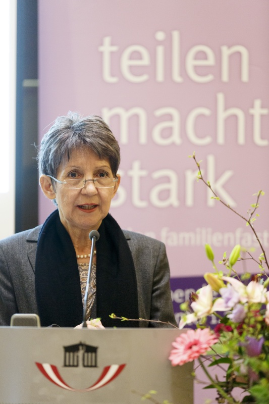 Nationalratspräsidentin Babara Prammer (S) bei der Begrüßung der Gäste