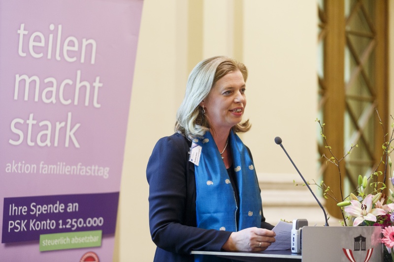 Vorsitzende der Katholischen Frauenbewegung Österreichs Barbara Haas bei der Begrüßung der Gäste