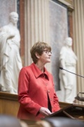 Präsidentin der Parlamentarischen Versammlung des Europarats Anne Brasseur am Rednerpult