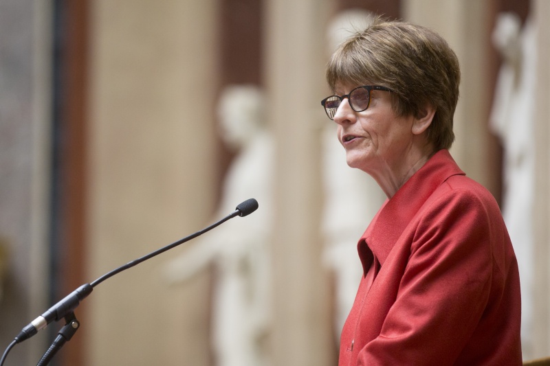 Präsidentin der Parlamentarischen Versammlung des Europarats Anne Brasseur am Rednerpult