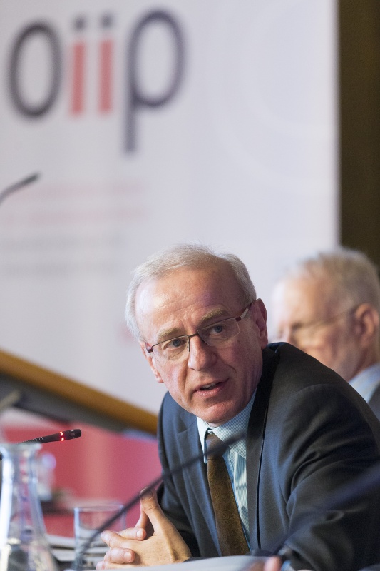 Österreichisches Institut für Internationale Politik Heinz Gärtner am Podium