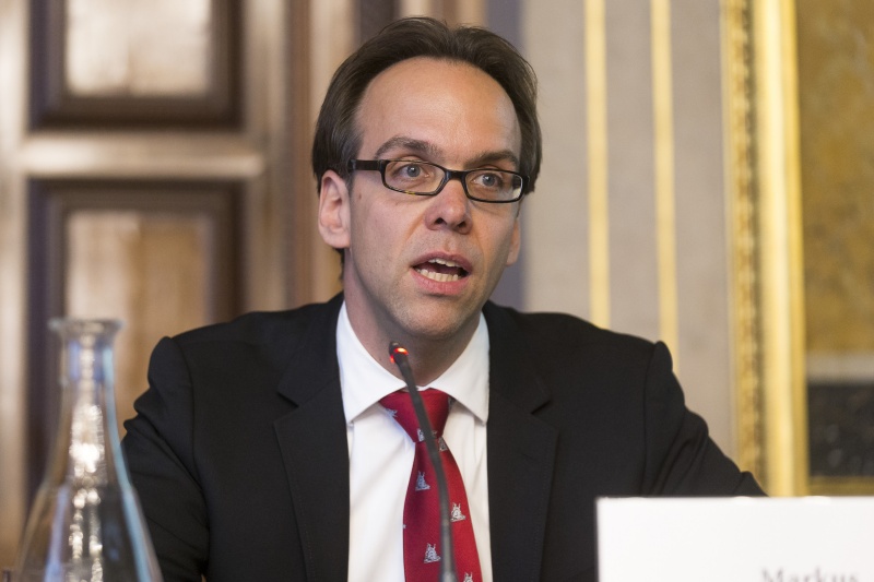 Diplomatische Akademie Wien Markus Kornprobst am Podium