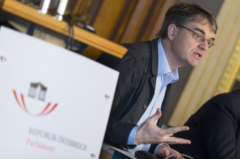 Universität Wien Ulrich Brand am Podium