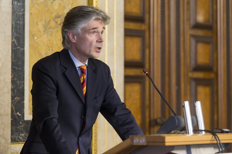 Parlamentsdirektor Harald Dossi bei seiner Abschlussrede