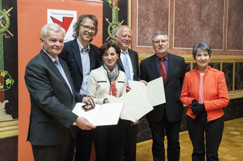 v.li.: Herbert Nowohradsky, der stellvertretende Vorstandsvorsitzenden des VÖV Gerwin Müller, Elisabeth Brugger, Werner Lenz, Wilhelm Filla  und Nationalratspräsidentin Barbara Prammer (S)