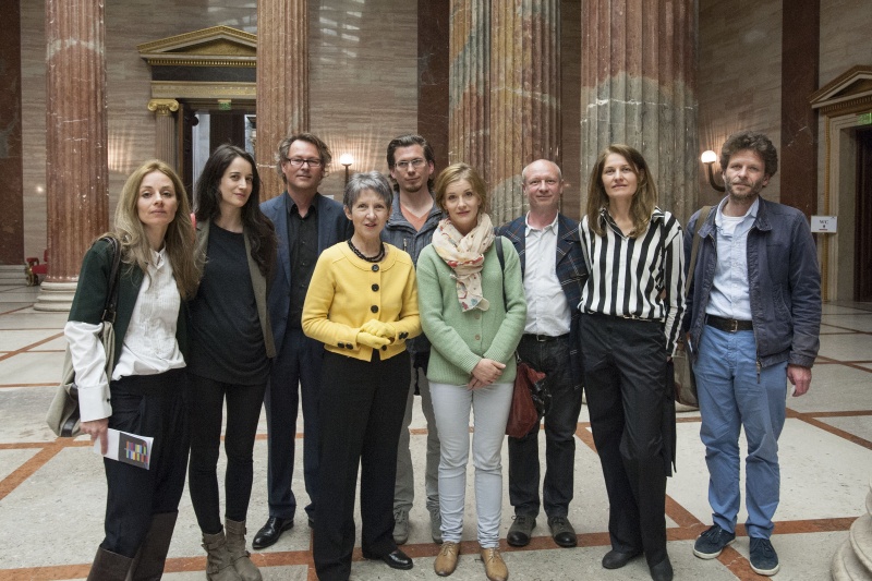 Nationalratspräsidentin Barbara Prammer (4 v.li., S) mit den anwesenden  Künstlerinnen und Künstlern