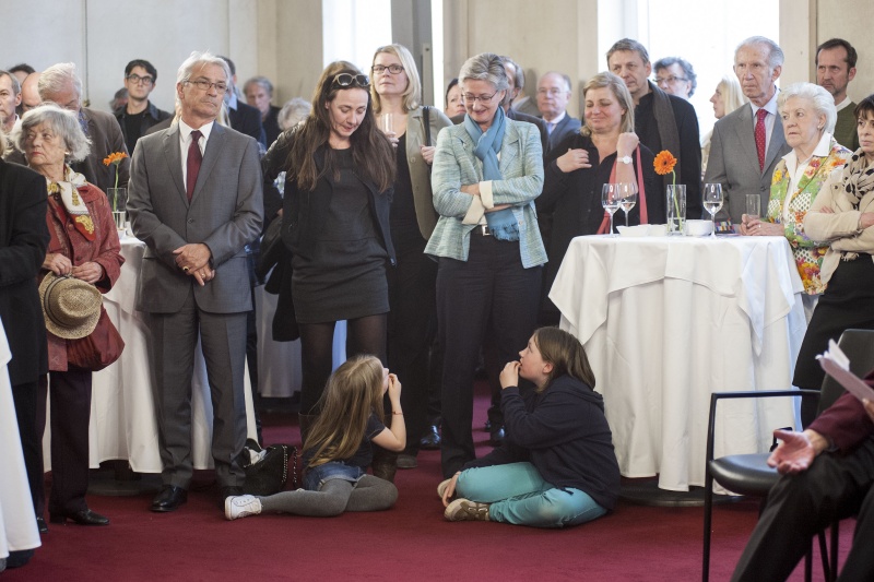 Blick Richtungs VeranstaltungsteilnehmerInnen mit Claudia Schmied (Mitte)